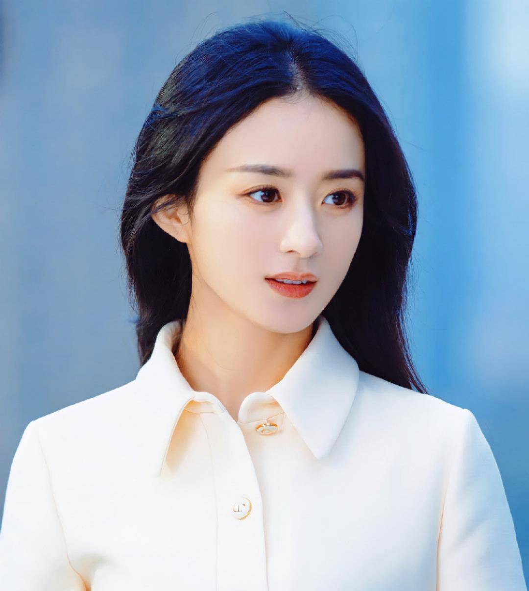 身材|赵丽颖母亲节加班,机场穿牛仔裤瘦到撑不起用别挂针