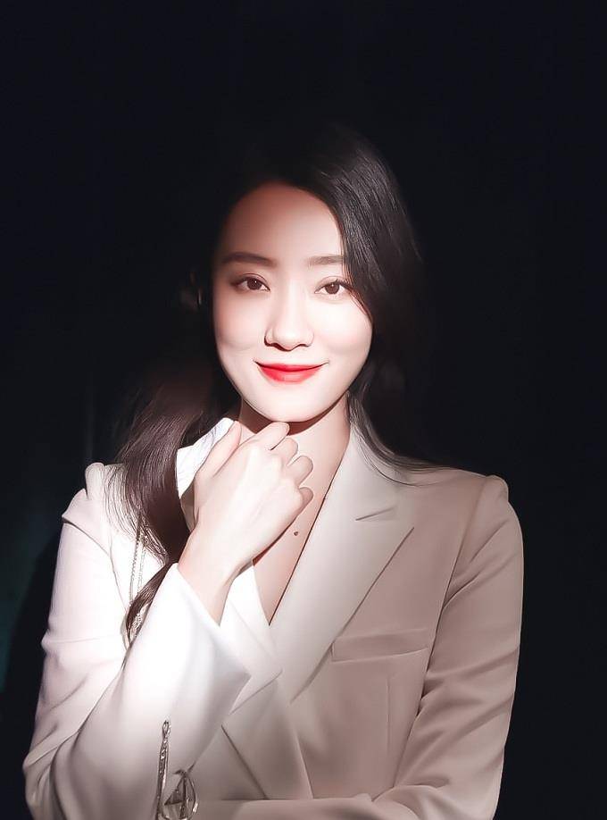 张小斐|张小斐屡次凭毛衣上热搜？看了她私服才知道，原来是隐藏的时髦精