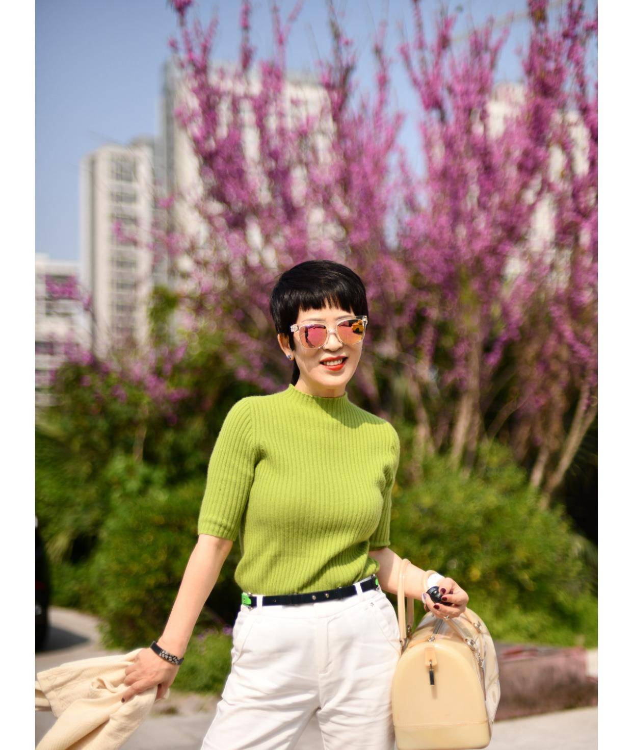 黑色|过了60岁的女人，打扮要讲究一点，教你上下搭配法，高级又时髦