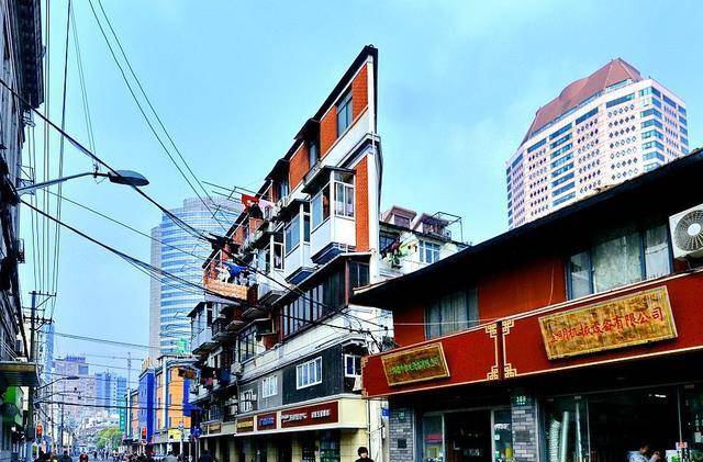 上海市中心有一座一纸片楼，最窄不到20厘米，这真的能住人吗？