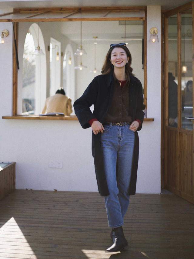 黑色|今年秋天，大衣怎么选才好看？黑白灰不挑人，大地色显高级