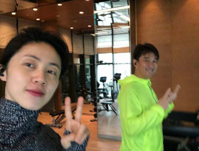 气质|黄磊老婆孙莉晒健身视频，穿露脐装高挑纤细，素颜出镜气质没得说
