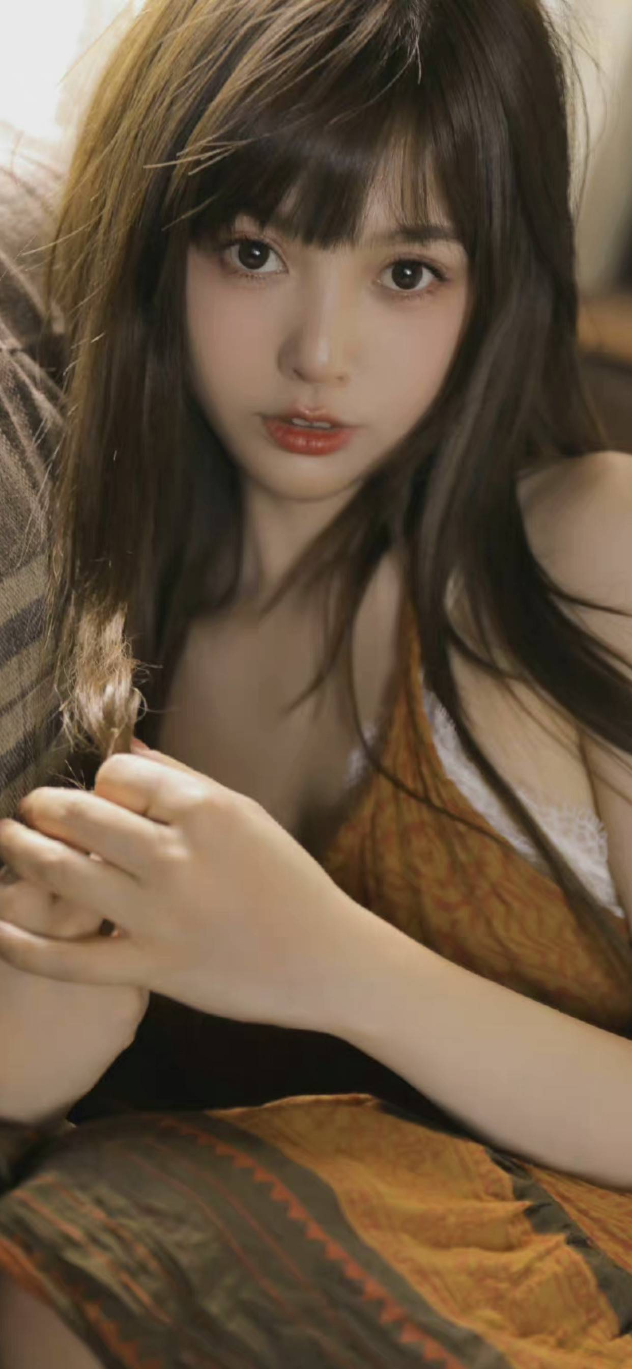 今日的美女图片已经送达,可以直接下载设置成手机桌面,快来签收