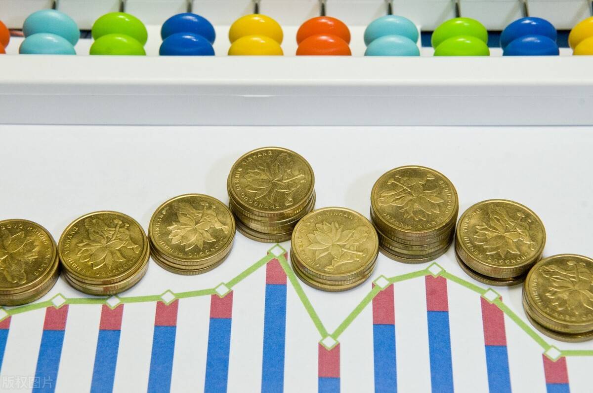 港股恒指跌3 30 收复点 银行 地产板块走低 专家解读 调整