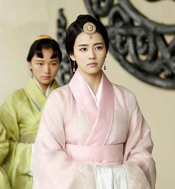 演技|出道即女主，白鹿的“爆火”路上，这部播配角戏才是重要