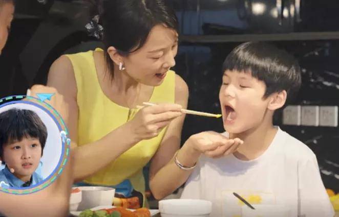 何一|“8岁了,还不会穿衣服”:保姆式育儿究竟害了谁?