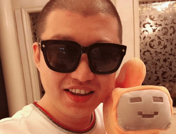 合体|二驴、老方丈合体直播，辛巴徒弟到场豪刷，散打哥主动接PK解围