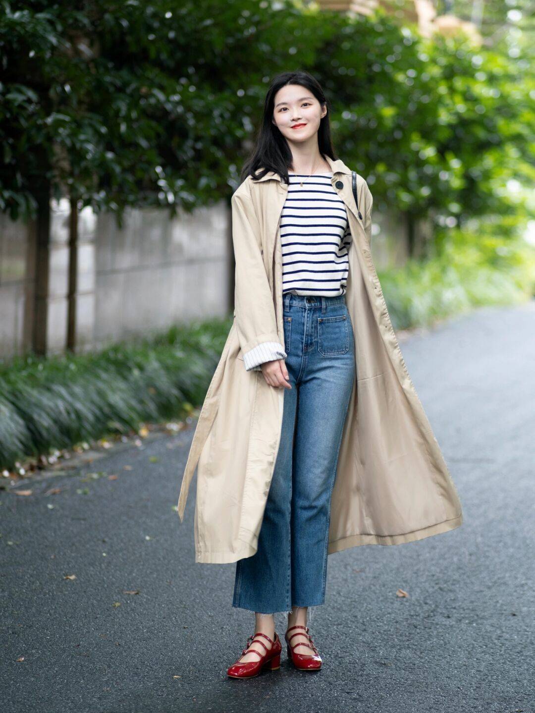 条纹|秋天，这样穿“条纹衫”才高级洋气，搭配牛仔裤舒适日常又减龄