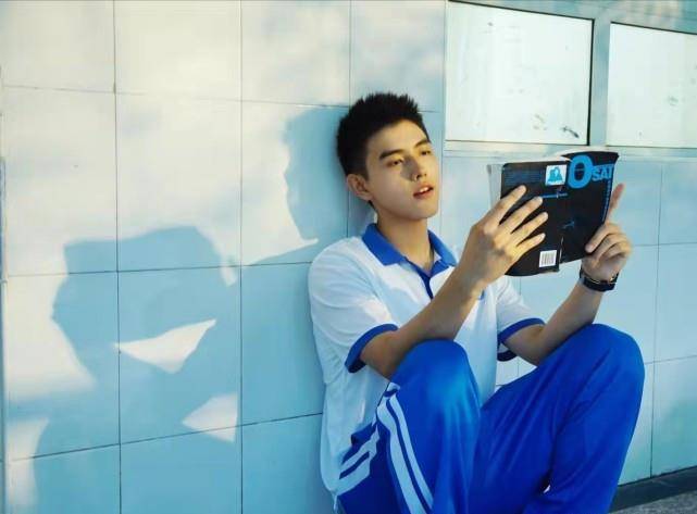 演技|男演员电影一番成绩排行,易烊千玺李易峰亮眼,第一名断层领先