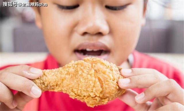 家长|你家宝贝正悄悄被“催熟”,又一批零食被列入黑名单,父母要警惕