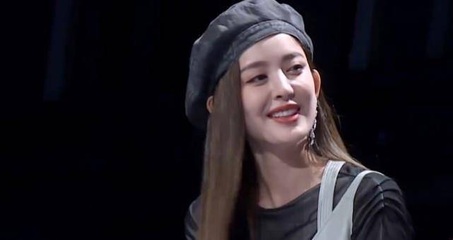 节目组|古力娜扎成常驻嘉宾？站何炅旁边与谢娜平起平坐，将吴昕挤到角落