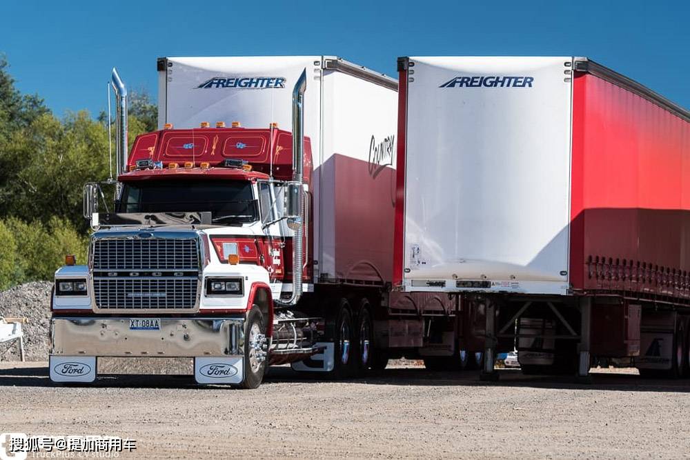 40多年前的福特重型卡车纯正美式大长头被修复后造型媲美擎天柱
