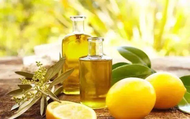 小逸|人人以油养肤,卸妆水真的退出历史舞台了吗?