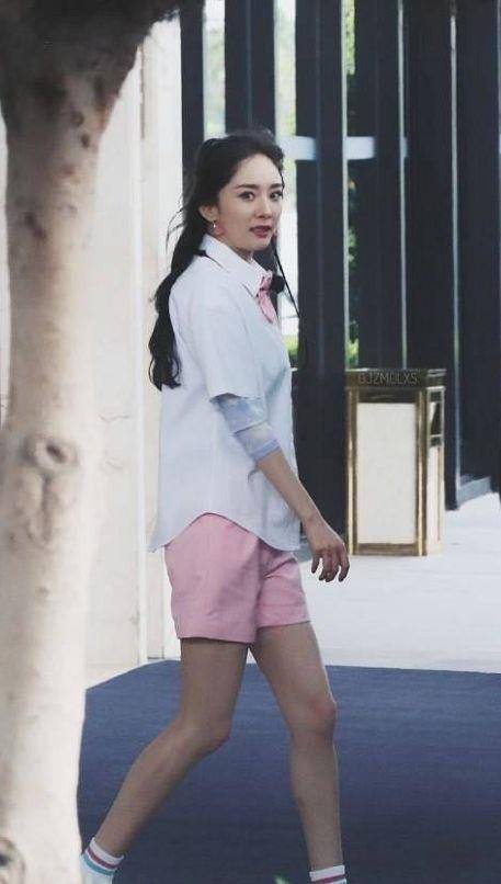 全靠 杨幂“少女”全靠营销,生图照被公开,就是34岁普通女人