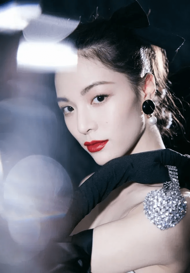 白女士都是淡颜，为什么赵露思化妆比素颜丑，乔欣却能撑破颜值天花板？