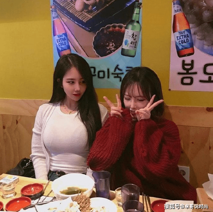 整体 韩国小姐姐时尚穿搭，优美又动人，网友：真是深藏不露