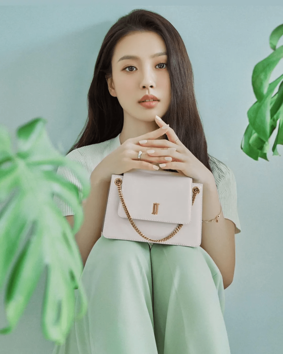 白女士都是淡颜，为什么赵露思化妆比素颜丑，乔欣却能撑破颜值天花板？
