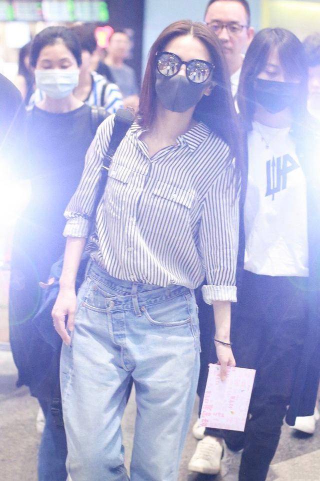 青春 37岁田馥甄素颜好白嫩,穿牛仔裤减龄腰却大了半圈,88斤体重不假