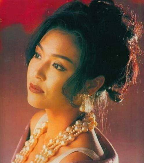 原创嫁小7岁男友连生三女,被宠22年的港姐张凤妮,近照风韵犹存