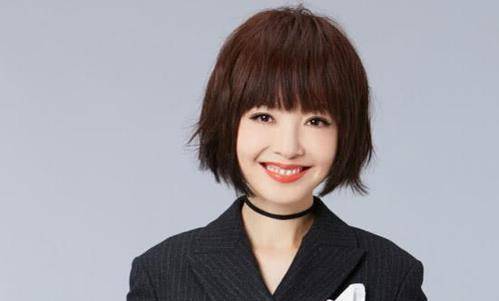 蛋挞 3大女主持同框！52岁杨澜穿连衣裙显优雅，鲁豫暴瘦惹人担心