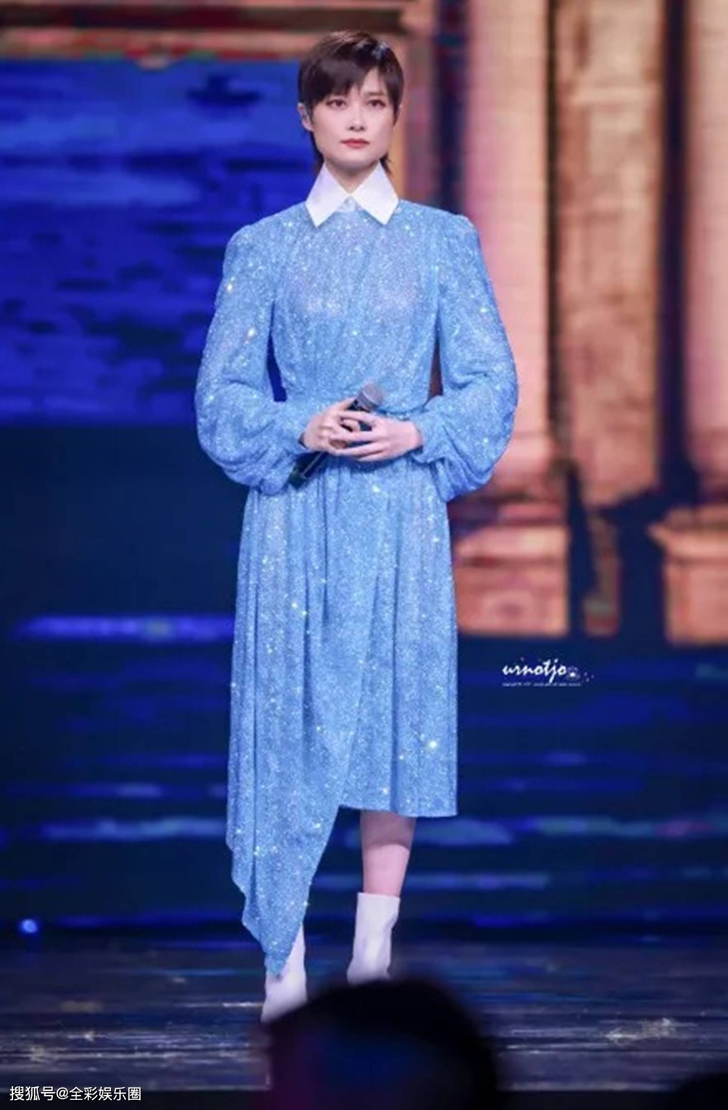 一身 李宇春越来越有女人味了！春哥的实力已经不需要个性来给自己加分