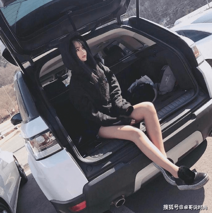 整体 韩国小姐姐时尚穿搭，优美又动人，网友：真是深藏不露