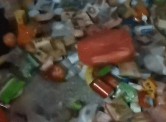 校方|贵州一中学禁止带零食入校,学生假期返校月饼牛奶被扔,校方回应