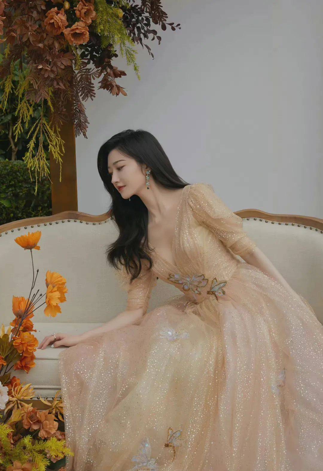 大球|中秋晚会女星神仙打架：刘诗诗头顶“大球”，赵丽颖与景甜撞衫