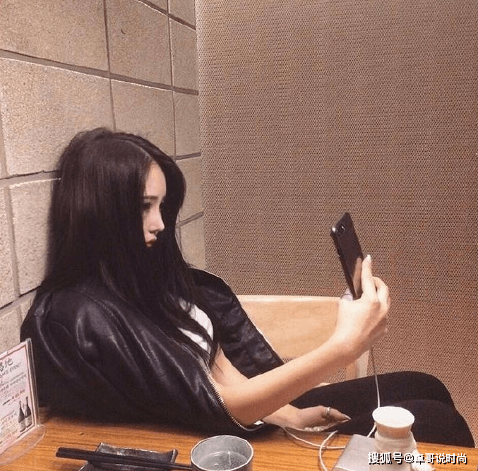 整体 韩国小姐姐时尚穿搭，优美又动人，网友：真是深藏不露