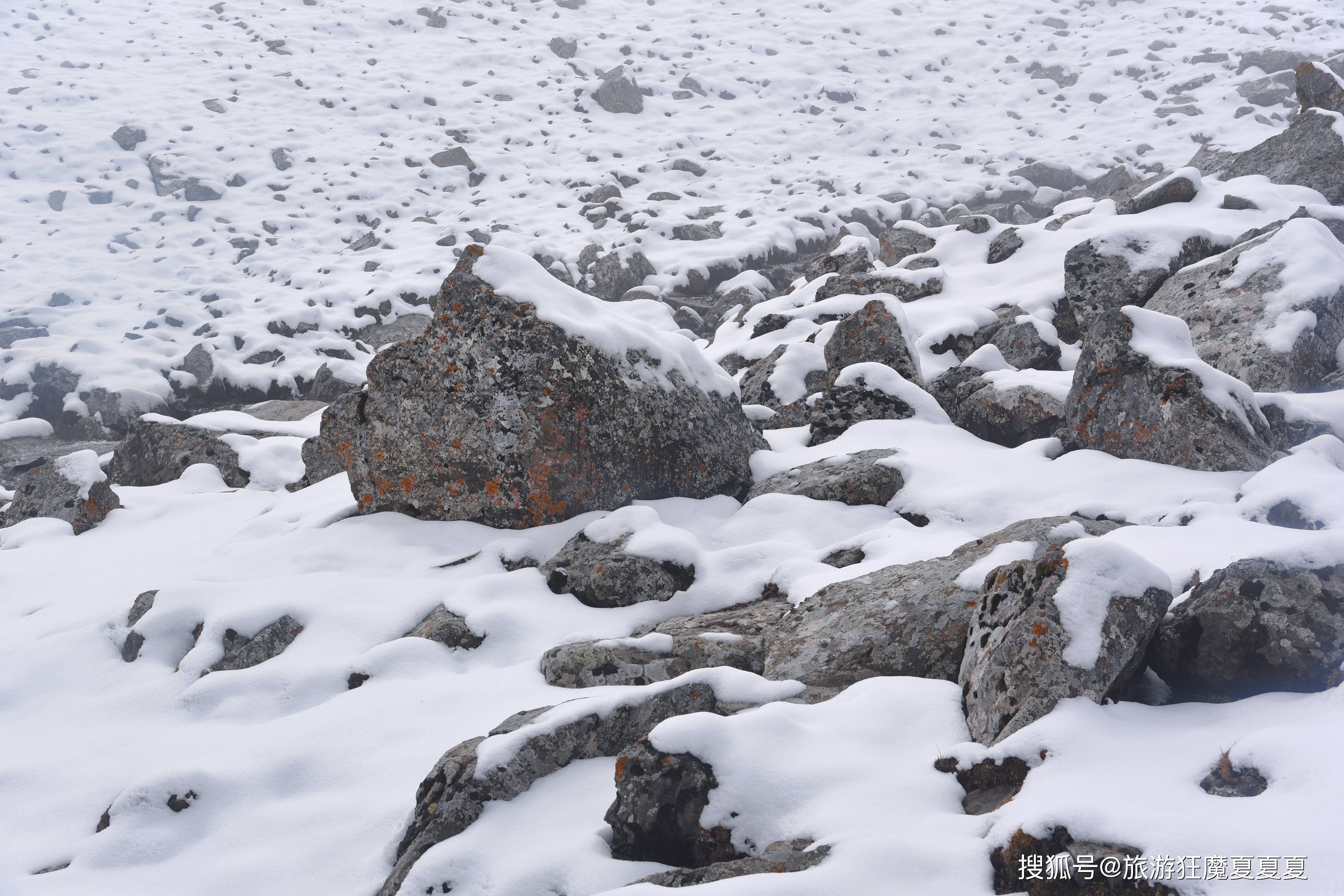 裕固族人心中的圣山，六座雪山接连成片，主峰海拔5118米