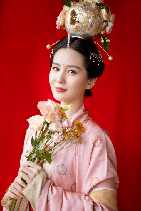 大球|中秋晚会女星神仙打架：刘诗诗头顶“大球”，赵丽颖与景甜撞衫
