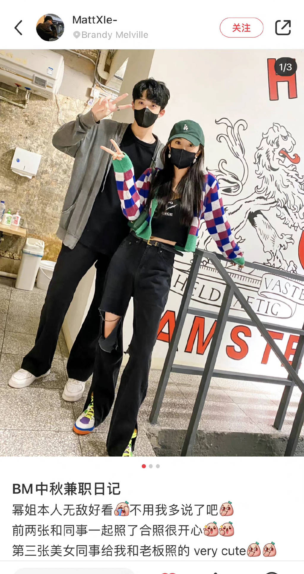 因为|杨幂三里屯逛街再被偶遇，露小蛮腰秀长腿，配合拍照毫无明星架子