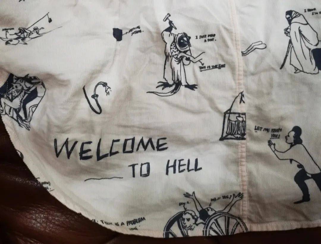 江南布衣 童装印＂欢迎来到地狱＂！知名品牌紧急回应后，网友更加不满：请离地府远一点