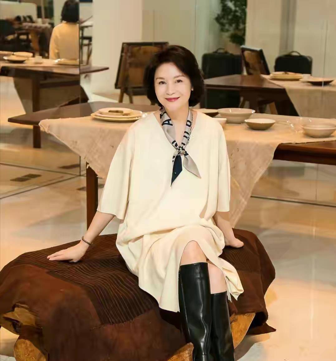 气质 这才是中年妈妈的穿衣典范！气质优雅大方又得体，照着穿准没错