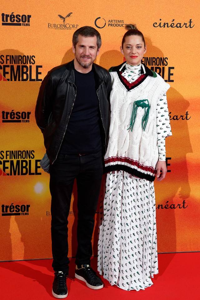 形象 国庆试试针织马甲穿搭，变成街头时尚达人，穿法多样还能降低年龄