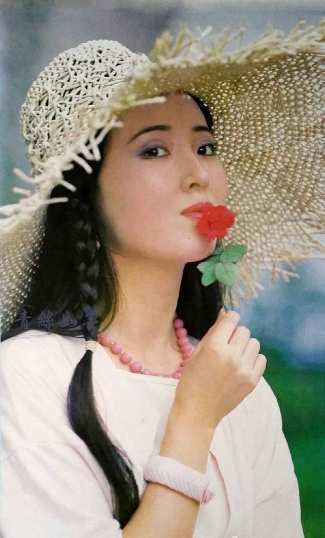 87红楼中的她被通知得了癌症需要赶紧住院她说等我八天演出完