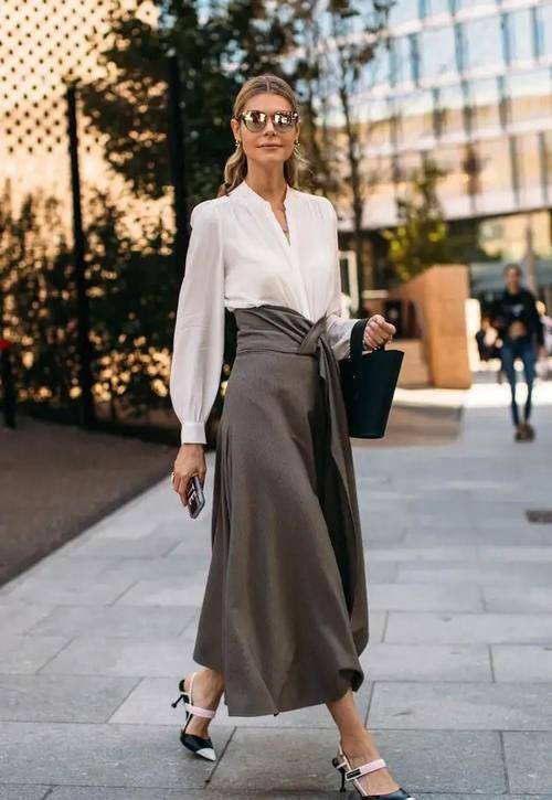 设计 昆凌也有失手的时候？穿亮片裙大秀长腿，却因腿部色差被网友吐槽