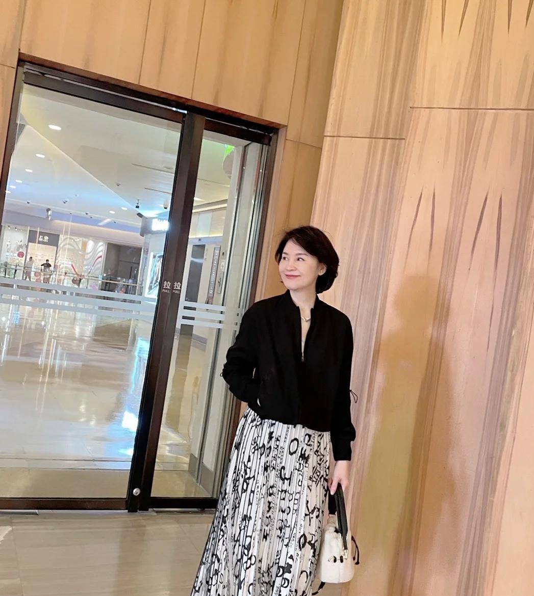 气质 这才是中年妈妈的穿衣典范！气质优雅大方又得体，照着穿准没错