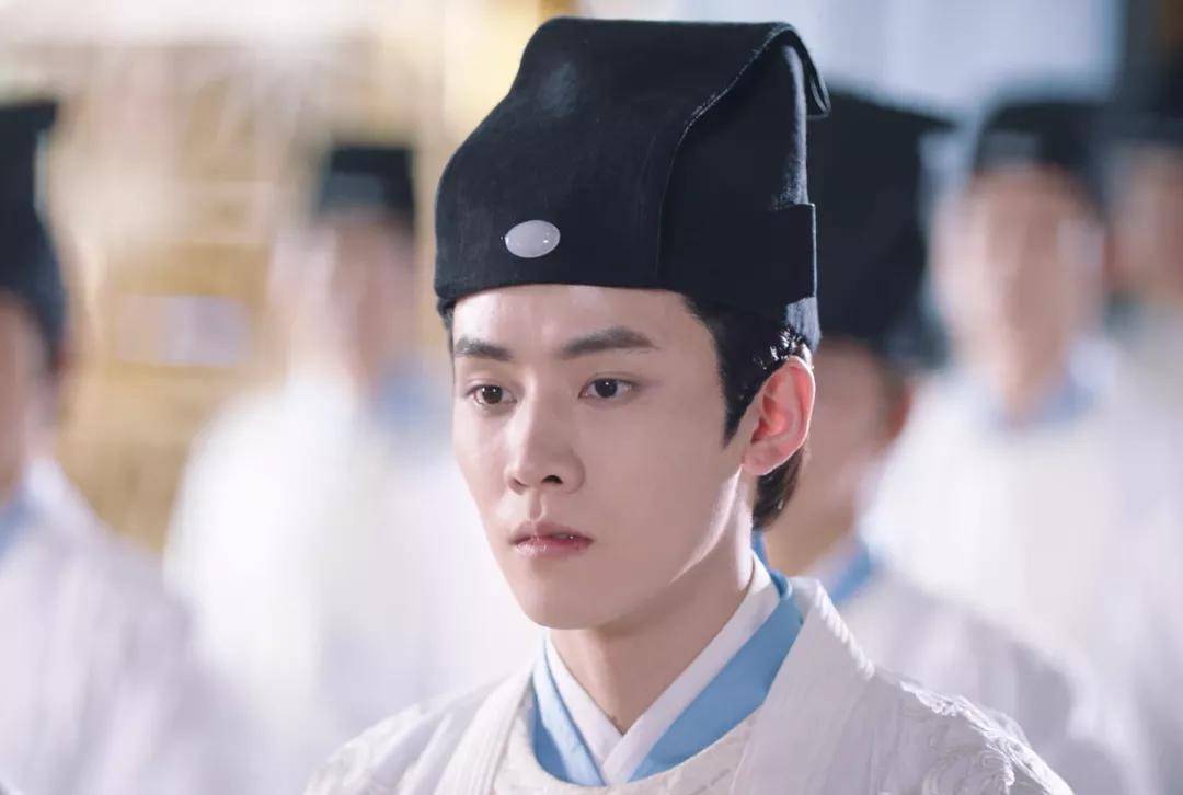 什么|甜宠剧水平被赵露思新剧拉低！男演员古装扮相丑，剧情幼稚两集弃