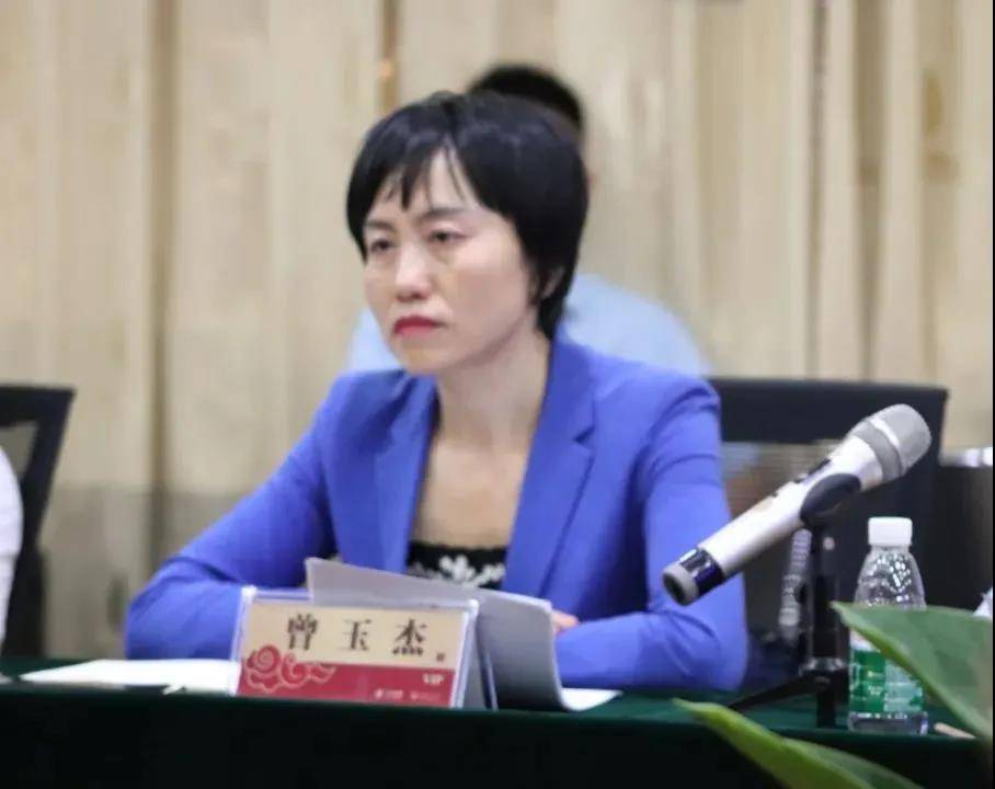 光山县委常委,常务副县长曾玉杰主持大会