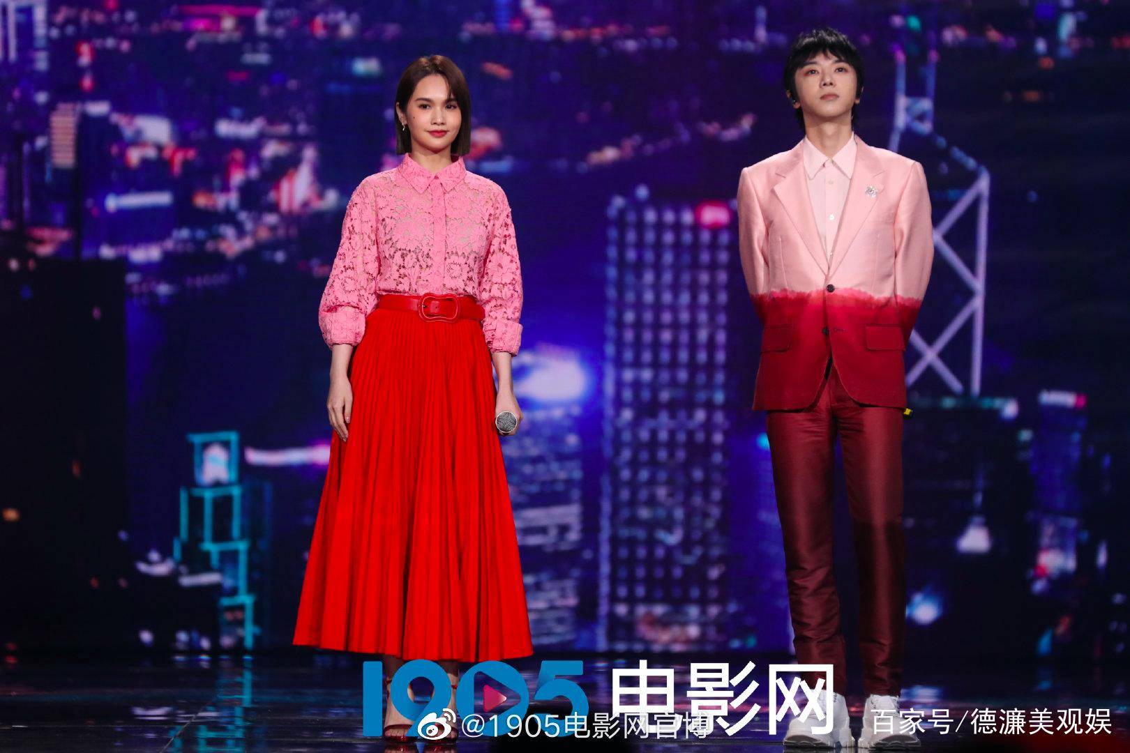 胡杏儿 大湾区中秋晚会：温碧霞露肩妩媚，赵丽颖又仙又欲，舒淇惊艳全场