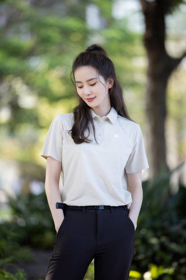 Polo 刘诗诗美貌不出圈都难！POLO衫＋风衣端庄大气，商业运动风随便转换