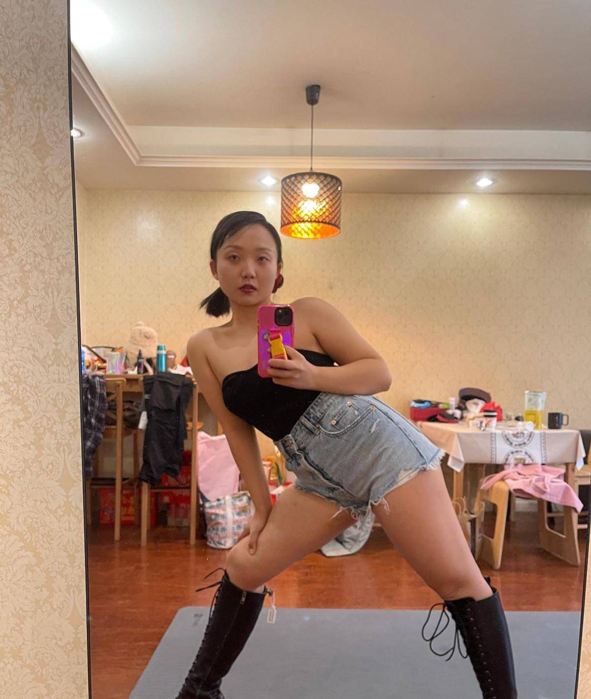 视觉 辣目洋子重新定义“微胖美”,体重超120斤打扮仍时髦,自信才美