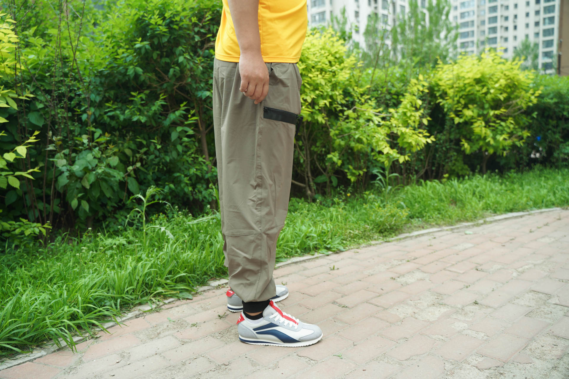 整体 夏天怕晒黑,穿裤子还嫌热?fooxmet风谜吸湿速干休闲裤能解决