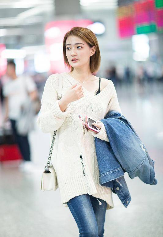 毛衣 网红和明星的差别也不大，薇娅和徐璐同穿毛衣，看不出谁是明星