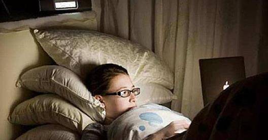 因为|悄悄“偷偷”寿命的3大陋习，熬夜仅排第二，再舒服也要忍忍