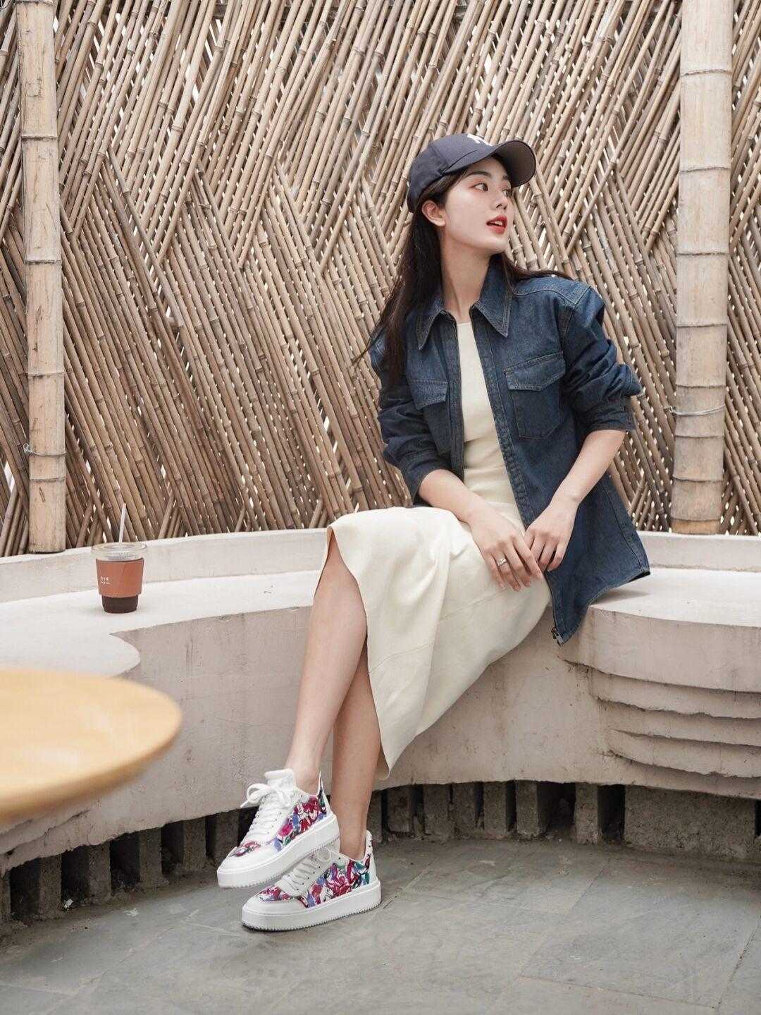 高跟鞋 秋天，“牛仔衣”这样穿更加洋气高级，配西裤洒脱帅气，保暖舒适