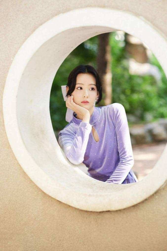 刘海 陈都灵的身材真不错，84斤穿旗袍依旧惊艳，换了刘海气质都变温柔