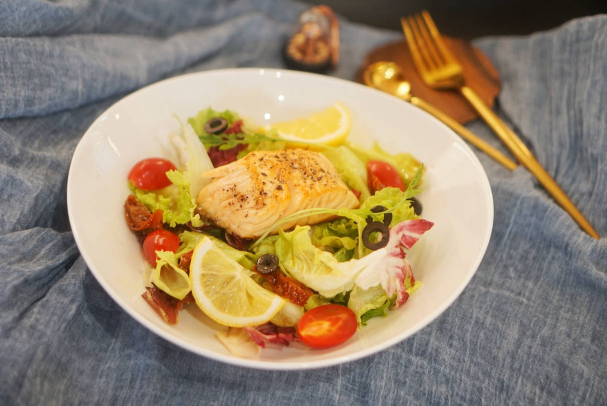 这样做出来的三文鱼沙拉,营养美味还养眼,10分钟轻松搞定_食材