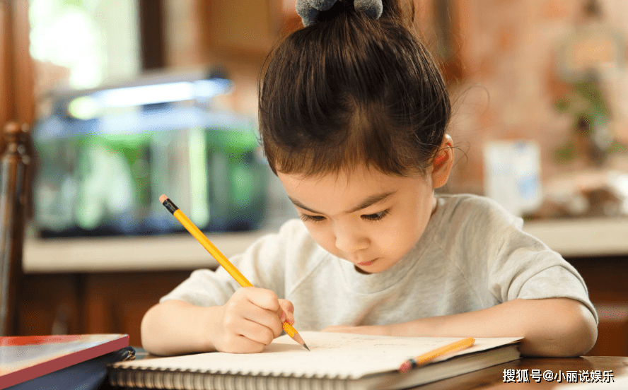 怎么教小孩子打羽毛球教程 5e6e20d0e0f74f62a1fab7a7c7595104.png